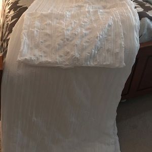 Twin xl comforter and sham